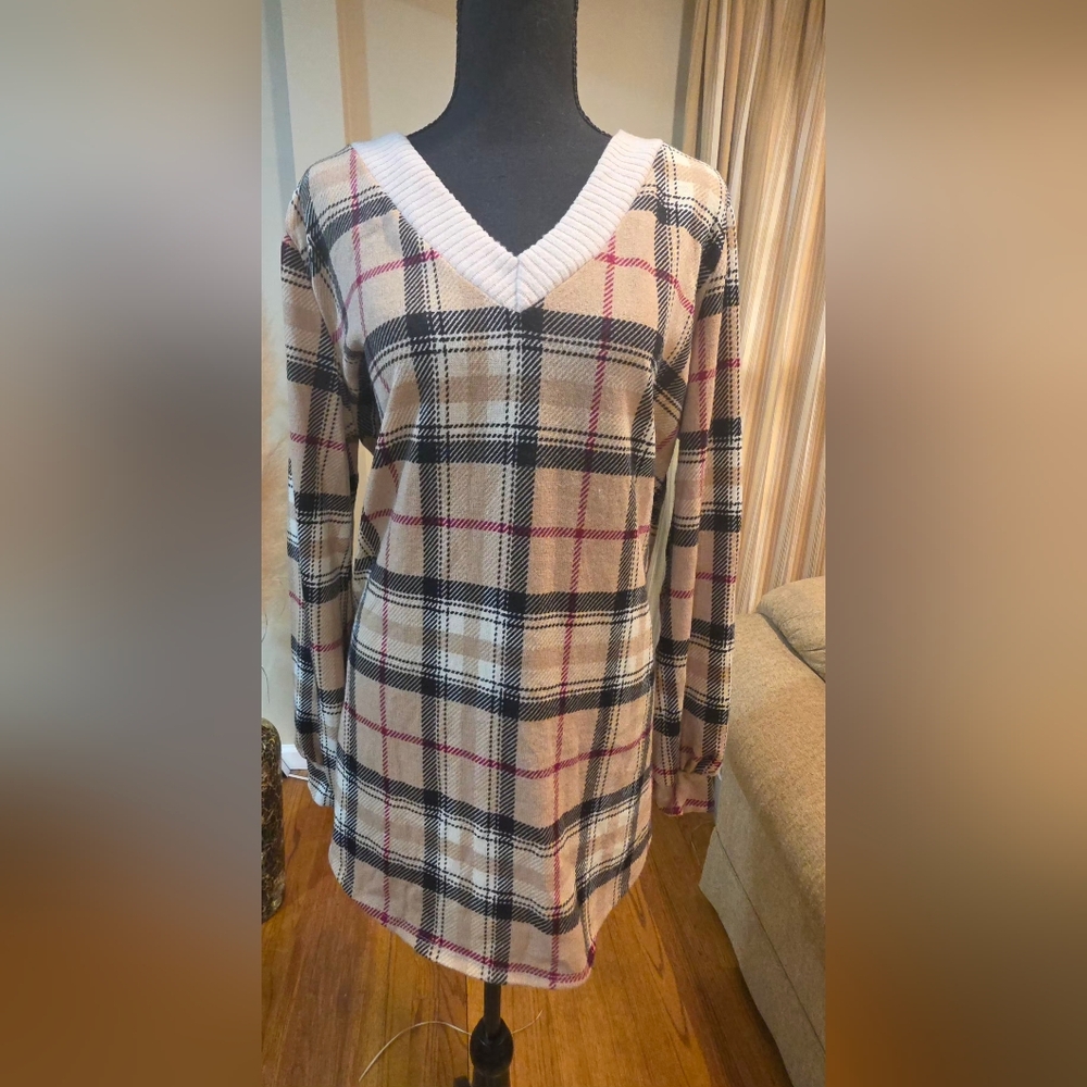Acting Pro Checkered V-Neck Tunic